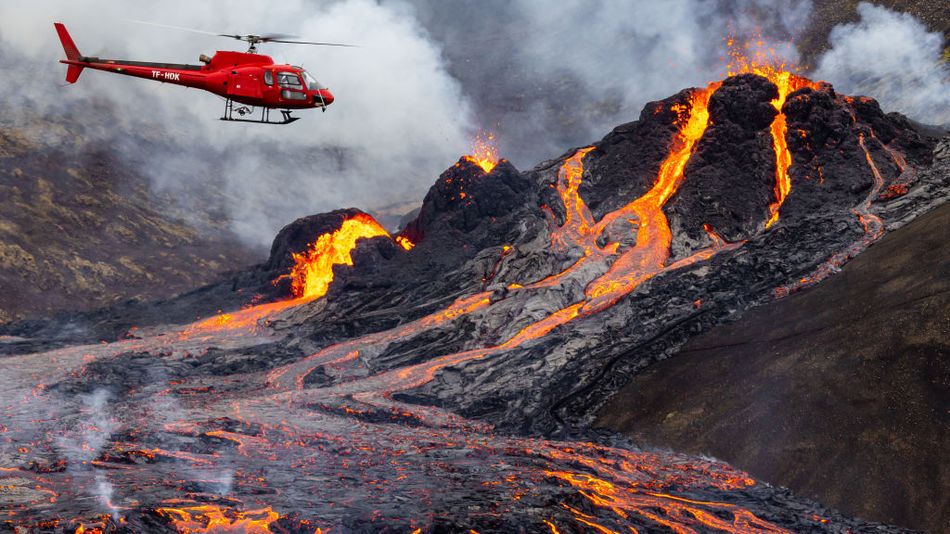 feast-your-eyes-on-gorgeous-shots-of-fresh-lava-from-icelands-new-eruption