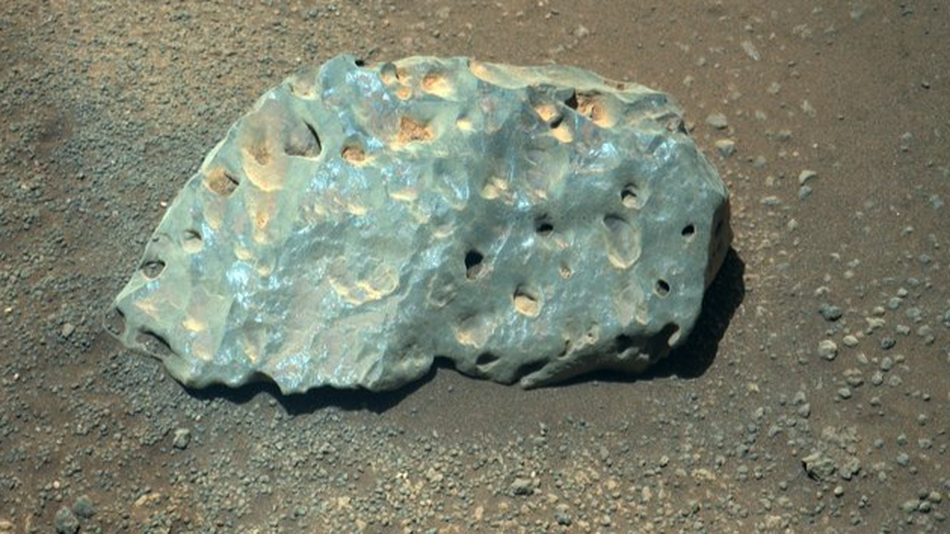 see-where-nasa-just-zapped-this-odd-martian-rock-with-a-laser