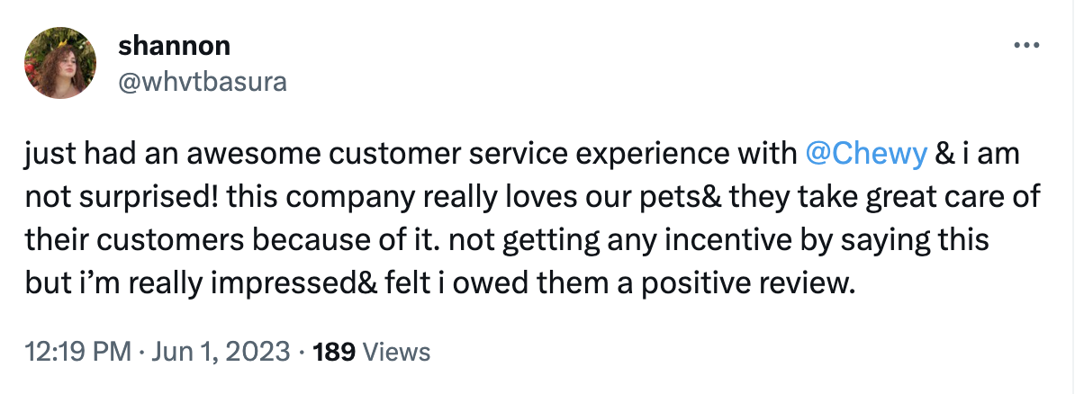 A screenshot of a positive Tweet about Chewy's customer service experience.
