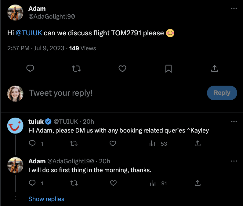 A screenshot of an exchange between a customer and Tui. In the exchange, a customer asks Tui for more information about an upcoming flight, and the agency responded with a request to DM to talk more about the inquiry. 