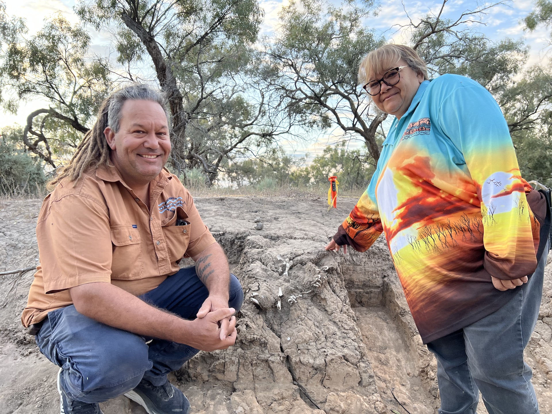 Archaeologists assist Barkindji custodians in preserving ancestral dingo remains near Broken Hill