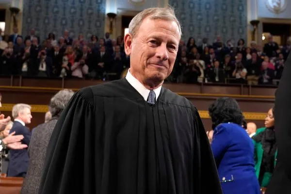Chief Justice Roberts Sees Promise and Danger of A.I. in the Courts