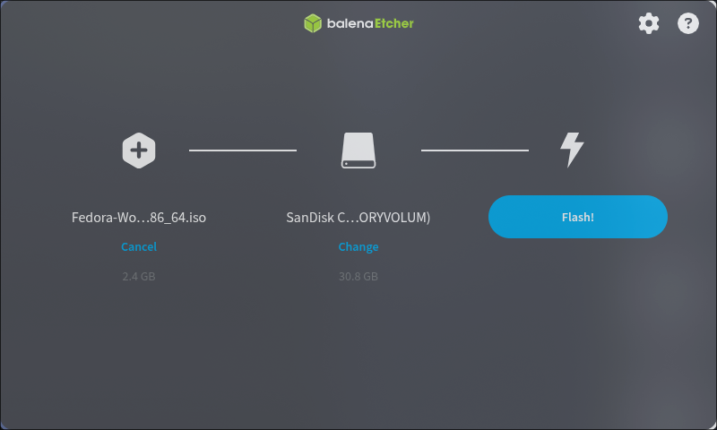 Setting Etcher to write the Fedora ISO to a USB storage. Click on Flash to start the writing process.