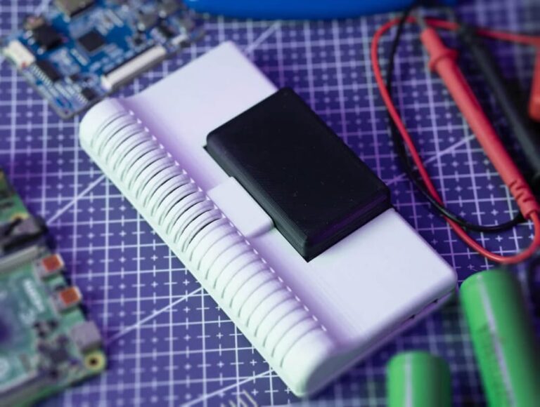 Reddit Strangers Built an Open Source Linux Handheld, And They Want Your Help